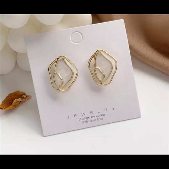 Cute New Stud Earrings - Picture 1 of 5